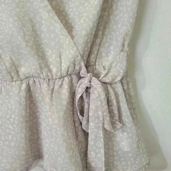 TJMAXX size xs vneck cream blouse - Picture 3 of 5